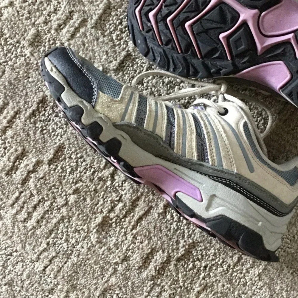 Fila tennies size 8